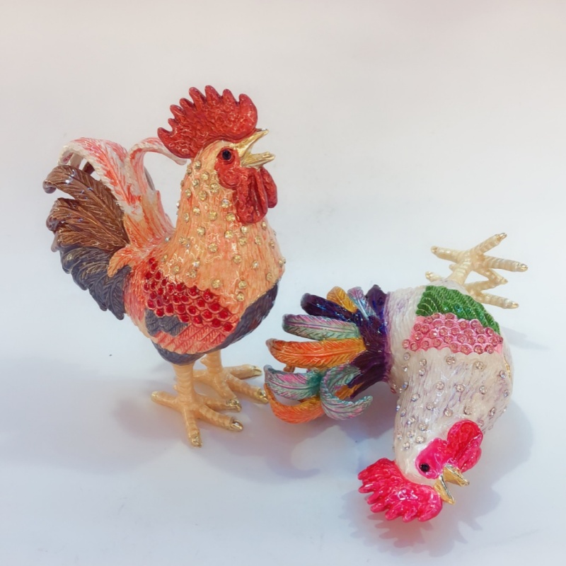 Golden chicken shaped jewelry box ornament
