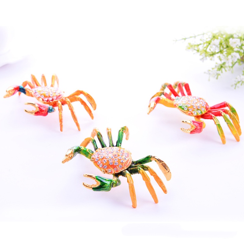 Crab appearance design ornament box
