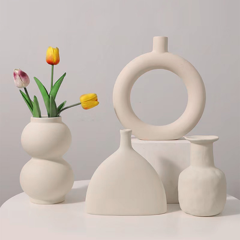 Plain ceramic dry flower planter