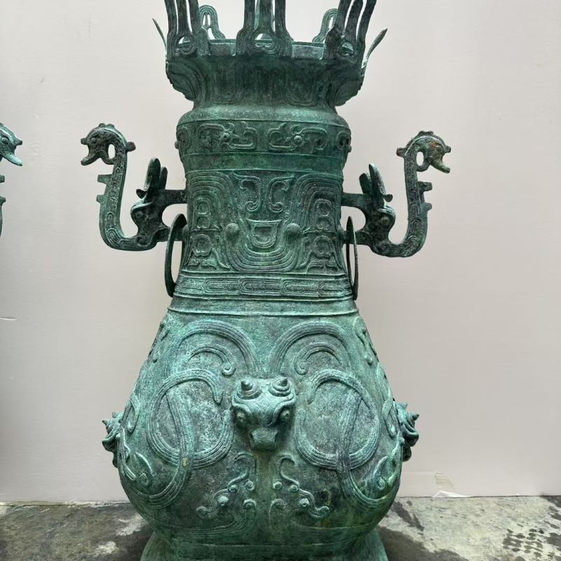 Antique bronze double-animal patterned pot