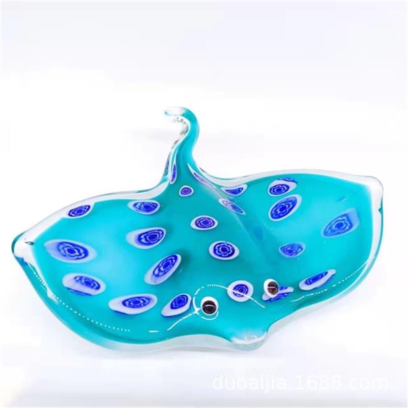 The Glass Manta Ray: Marine Sculpture Decor