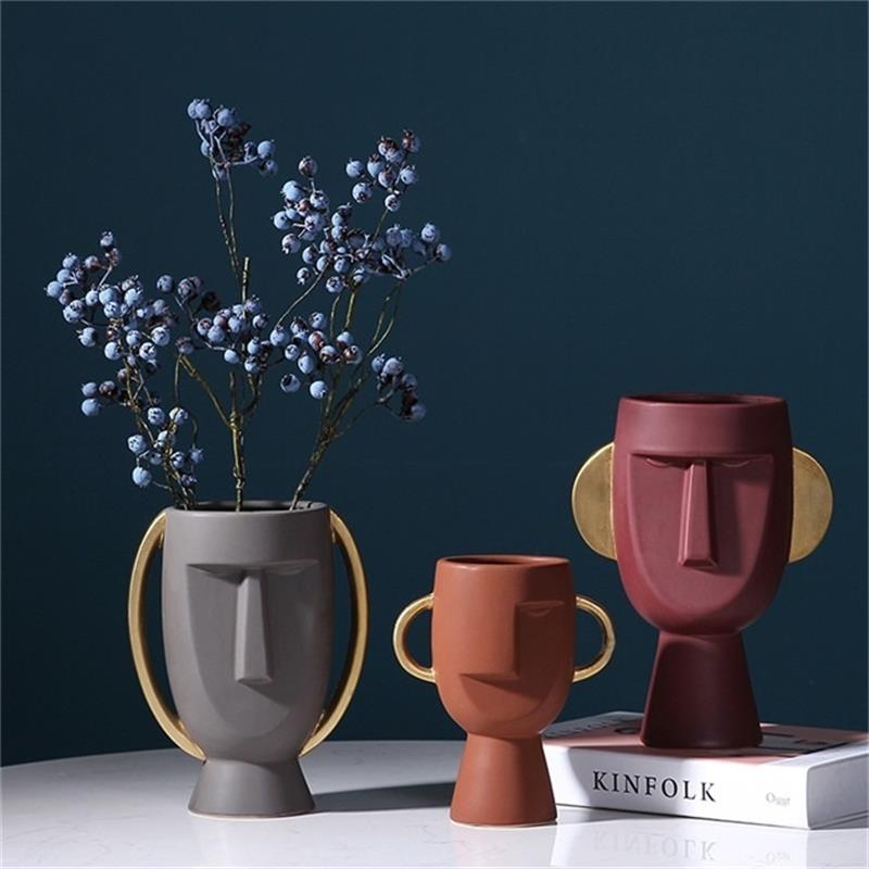 Facial Portrait Ceramic Vase: Artful Accent