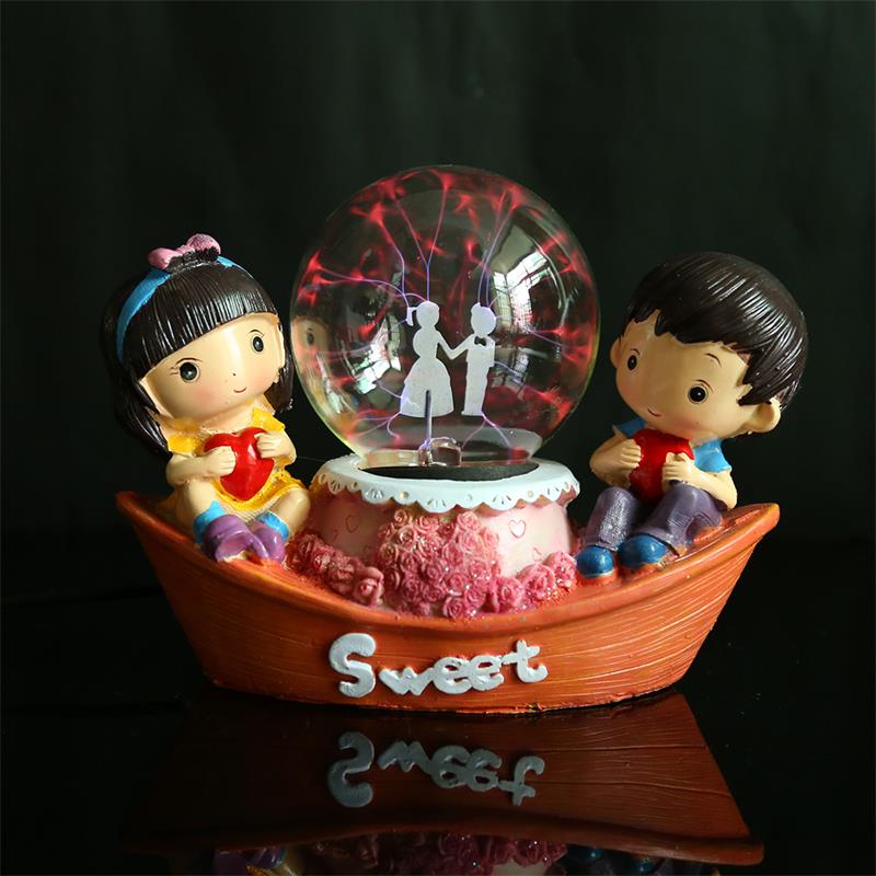 Couple Boat Crystal Ball | Romantic Nautical Decor & Gift