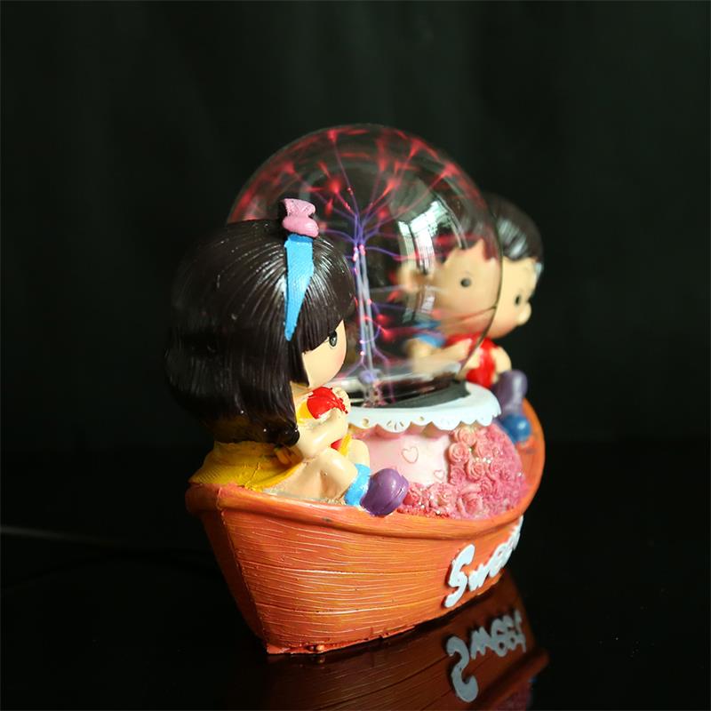 Couple Boat Crystal Ball | Romantic Nautical Decor & Gift